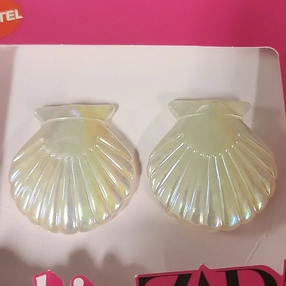 ZARA Barbie Shell Earrings - Picture 3 of 9